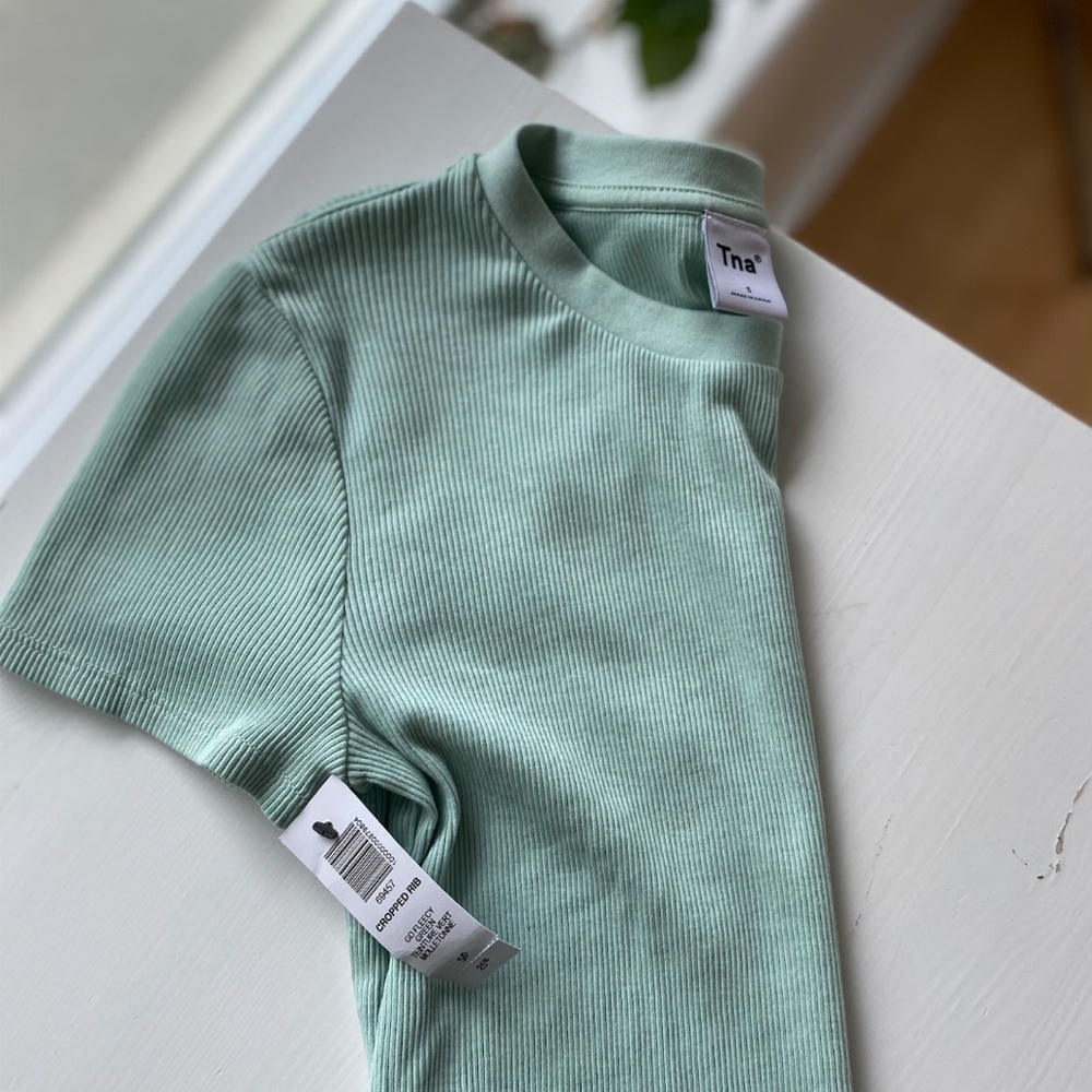 NWT TNA Aritzia Ribbed Cropped T-Shirt